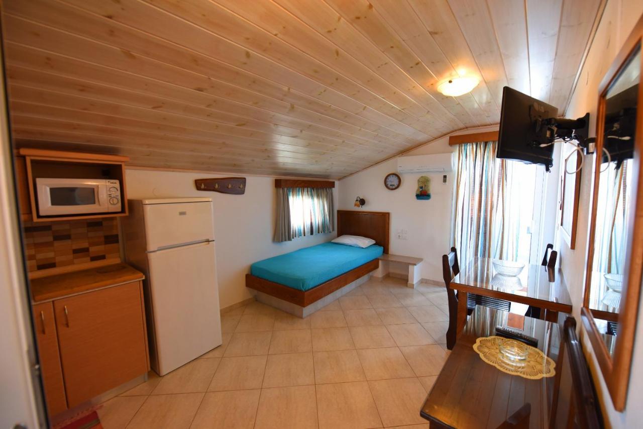 Haus Niko Apartments And Suites Néa Potídea Szoba fotó