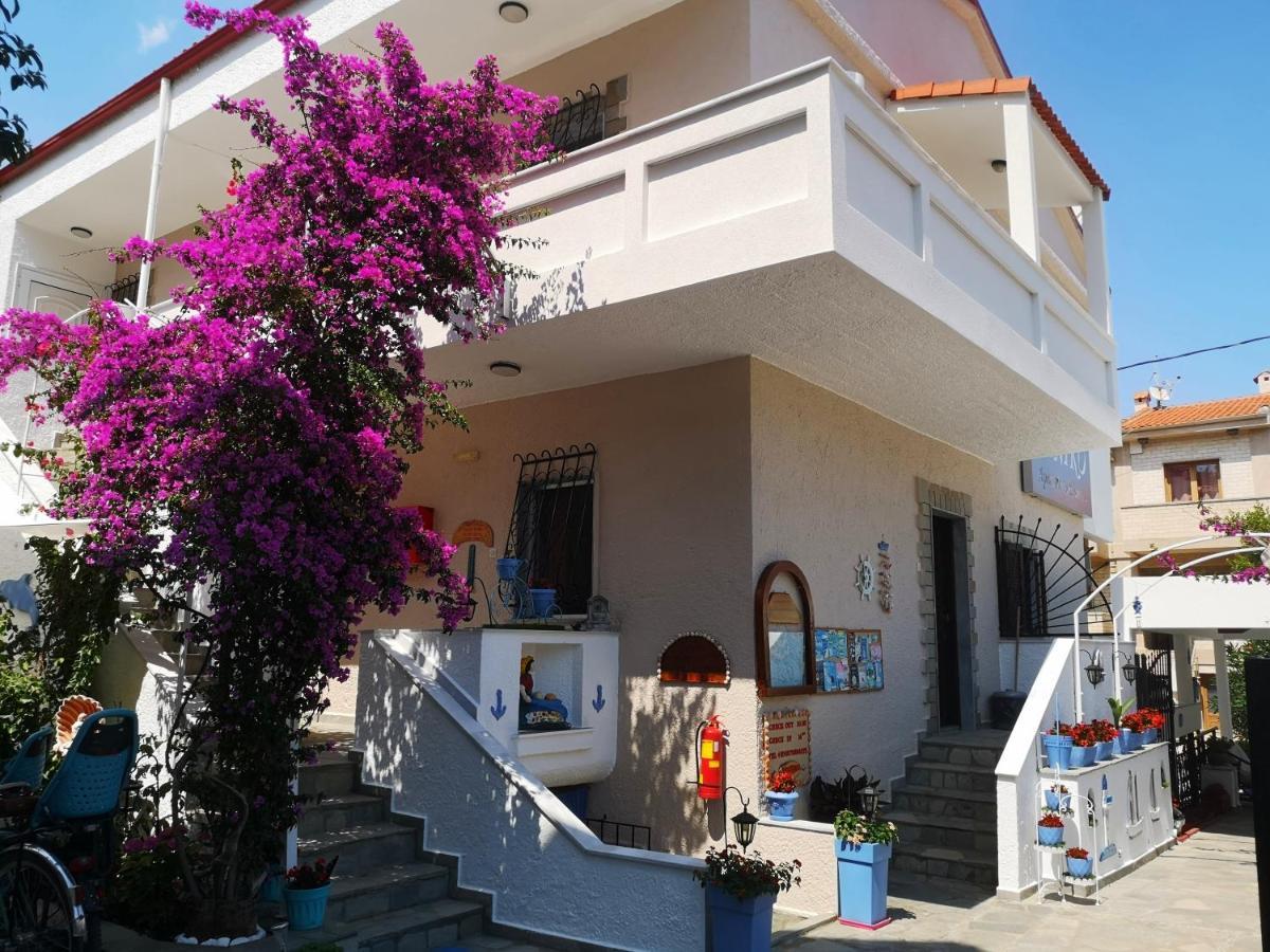 Haus Niko Apartments And Suites Néa Potídea Kültér fotó