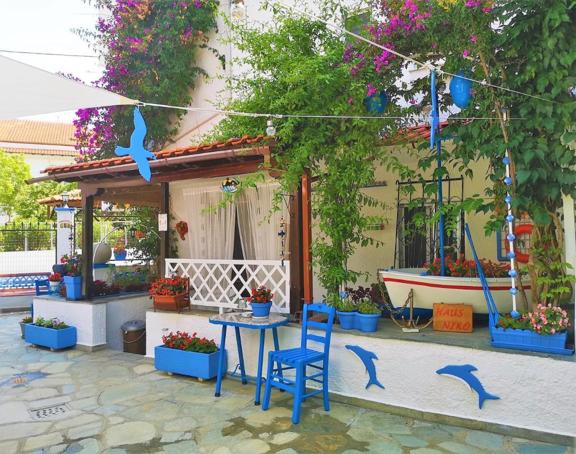 Haus Niko Apartments And Suites Néa Potídea Kültér fotó