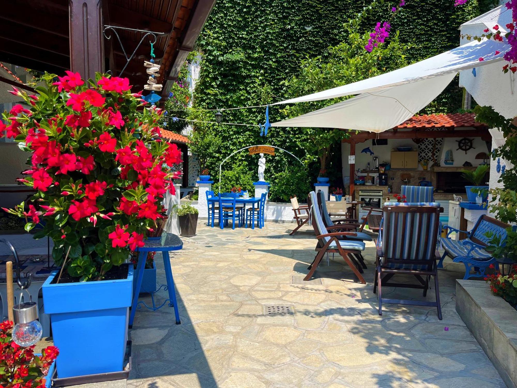 Haus Niko Apartments And Suites Néa Potídea Kültér fotó