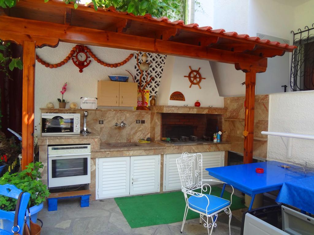 Haus Niko Apartments And Suites Néa Potídea Kültér fotó
