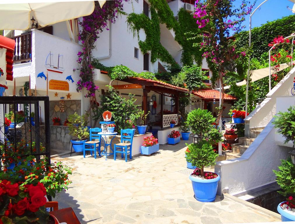 Haus Niko Apartments And Suites Néa Potídea Kültér fotó